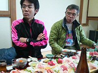 マグロづくし。メインはマグロの心臓（黒いのと白いのがあった）、レバ刺しのタレっぽい奴に付けて食べた。